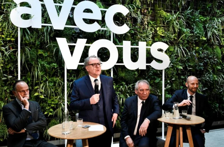   Législatives: la charte obligeant les candidats LREM à soutenir les promesses d'Emmanuel Macron est-elle constitutionnelle ?