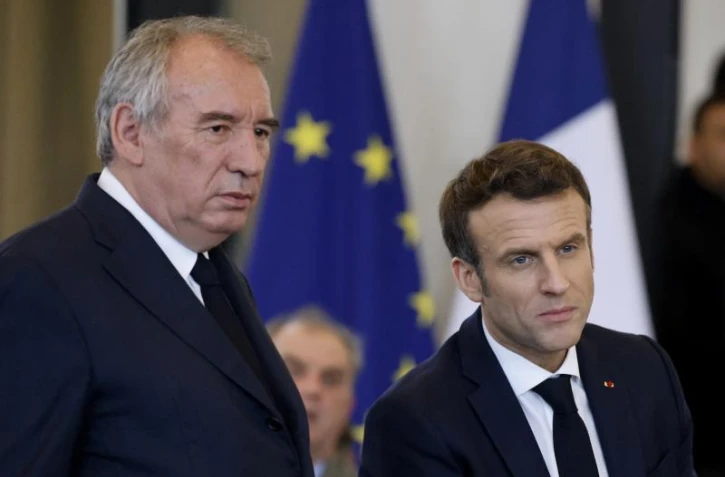   Sortie de l'UE, drapeau européen: les critiques sans nuances de la majorité contre l'alliance des partis de gauche