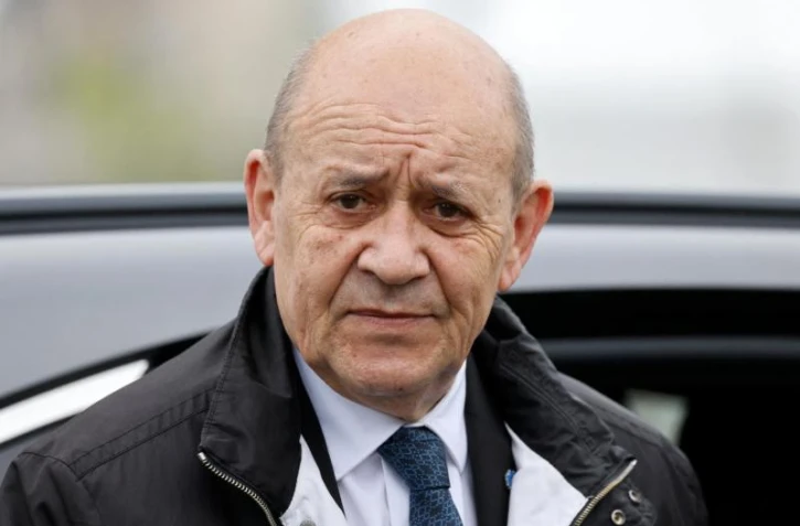   Attention à cette vidéo contenant des approximations au sujet de Jean-Yves Le Drian