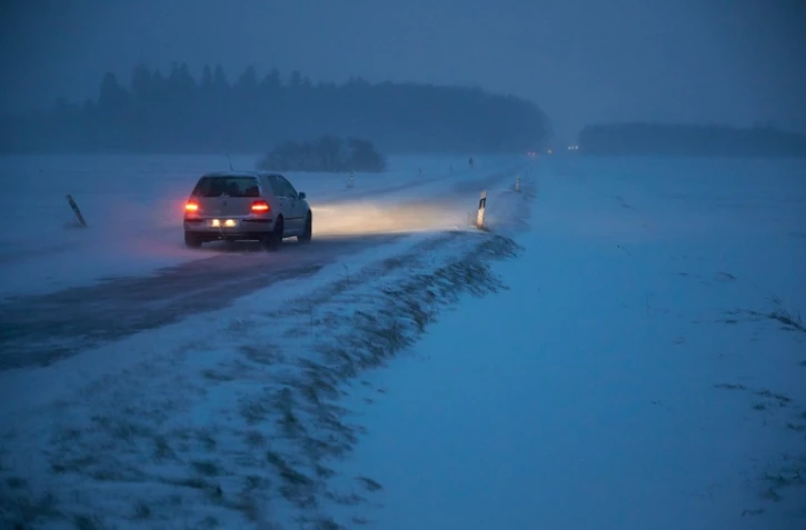 Une route enneigée le 13 janvier 2017 à Sohren en Allemagne