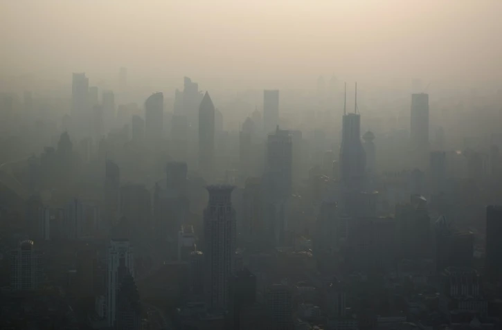 Nuage de Pollution sur la ville de Shanghai en Chine, le 28 mars 2016