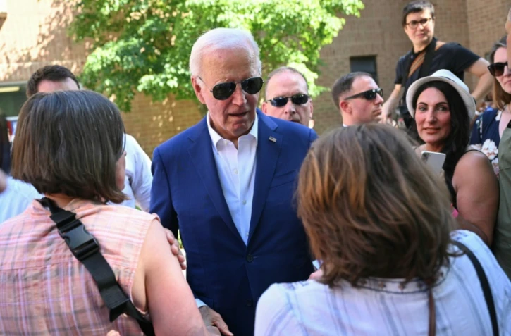 Le président américain Joe Biden avec des partisans le 7 juillet 2024 à Harrisburg (Pennsylvanie, est).