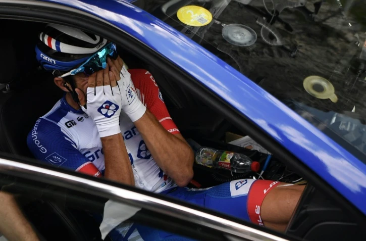 Le Français Thibaut Pinot, en pleurs, abandonne le Tour de France lors de la 19e étape, entre Saint-Jean-de-Maurienne et Tignes, le 26 juillet 2019