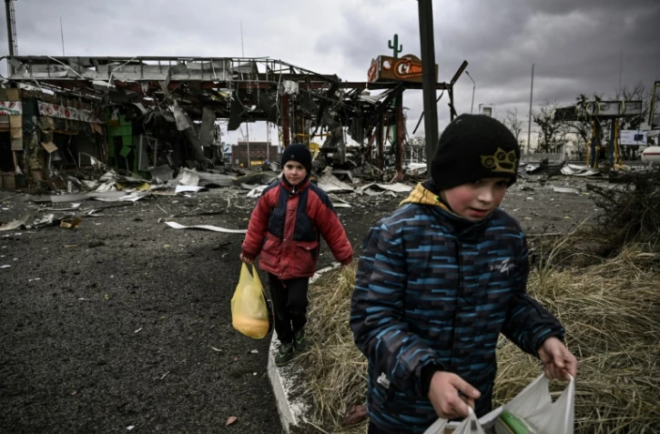 Un magasin d'alimentation sur un important carrefour réduit à des décombres, à Irpin (Ukraine) le 5 mars 2022 
