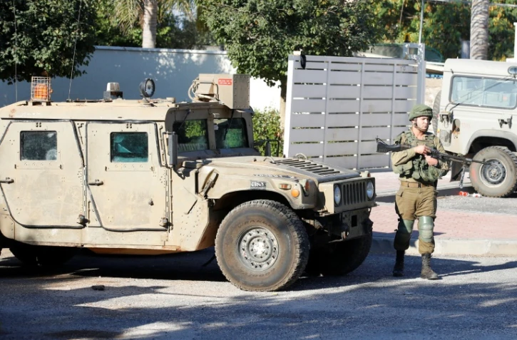 Un soldat israélien en poste dans le village d'Avivim, dans le nord d'Israël, à proximité de la frontière libanaise, le 2 septembre 2019