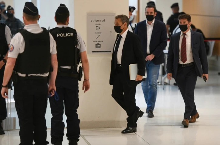 L'ancien président Nicolas Sarkozy (c) arrive pour une audience dans l'affaire Bygmalion au tribnal à Paris, le 15 juin  2021