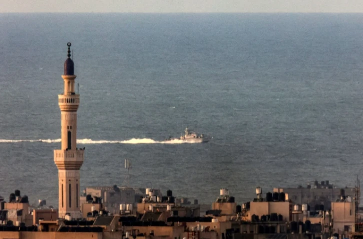 Un navire militaire israélien navigue près de Rafah, dans la bande de Gaza, le 24 décembre 2023