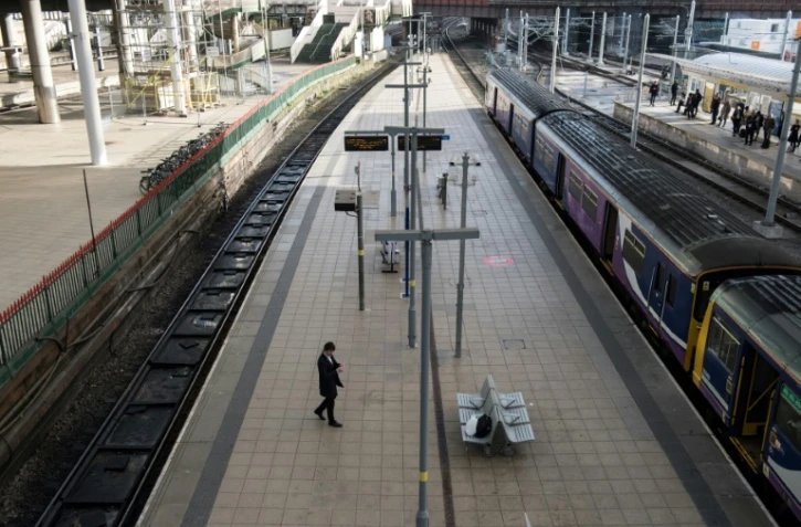 Un quai de gare désert lors d'une grève à l'appel du syndicat britannique du rail RMT, le 13 mars 2017 à Manchester
