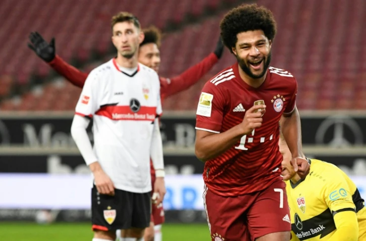 La joie du milieu de terrain du Bayern Munich, Serge Gnabry, après avoir marqué le 5e but, et son 3e de la soirée, sur le terrain de Stuttgart, lors de la 16e journée de Bundesliga, le 14 décembre 2021