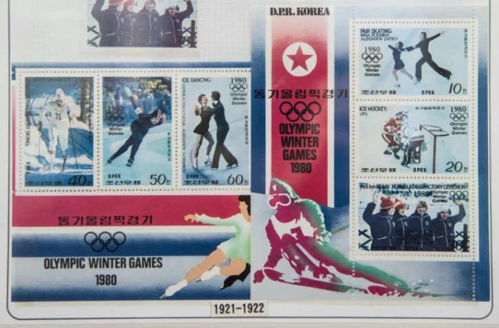 Collection de timbres photographiée le 17 novembre 2017 célébrant les différentes participations passées des nord-coréens aux Jeux Olympiques