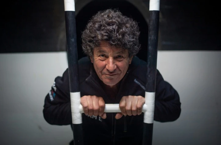 Le navigateur français Jean Le Cam, à bord de son monocoque "Yes we cam", le 22 octobre 2020 aux Sables-d'Olonne