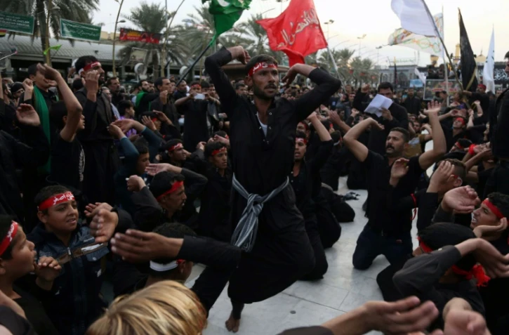 Des musulmans chiites en pèlerinage dans la ville sainte irakienne de Kerbala, le 19 novembre 2016