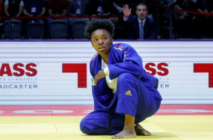 Audrey Tcheuméo récupère de sa finale en -78 kg aux Mondiaux de judo de Doha, le 12 mai 2023 