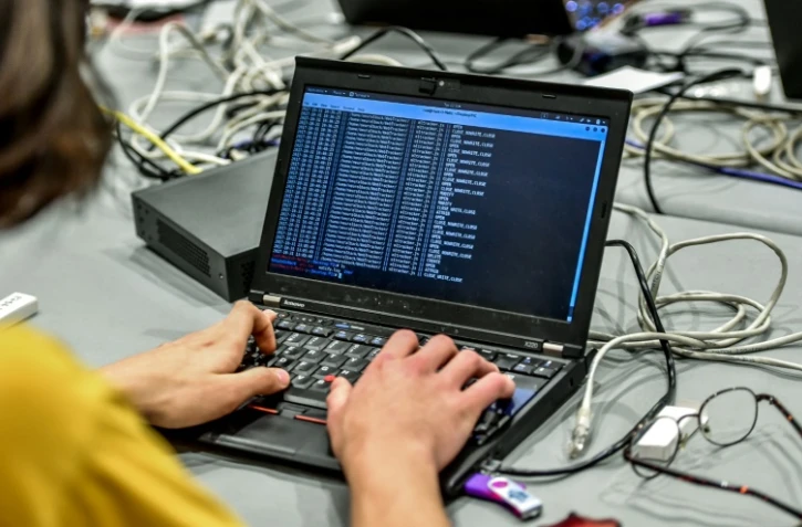 Au c?ur de la diffusion des fausses nouvelles, les algorithmes utilisés par les sites web et les réseaux sociaux mettent trop souvent en avant des informations fausses ou manipulées, avec de lourdes conséquences