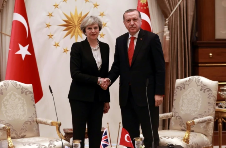 La Première ministre britannique Theresa May (g) et le président turc Recep Tayyip Erdogan, le 28 janvier 2017 à Ankara