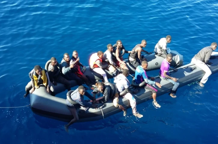 Une photo des gardes cotes espagnols montrant des migrants, le 30 octobre 2015