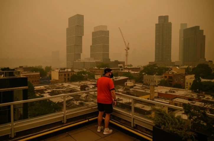 New York enveloppé de fumée en raison des incendies au Canada, le 7 juin 2023