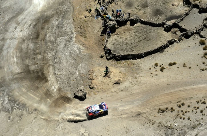 Un concurrent du Dakar lors de la 6e étape du Dakar, le 8 janvier 2016 autour d'Uyuni