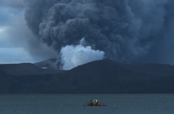 Eruption du volcan Taakn ke 14 janvier 2020 au sud de Manille, aux Philippines