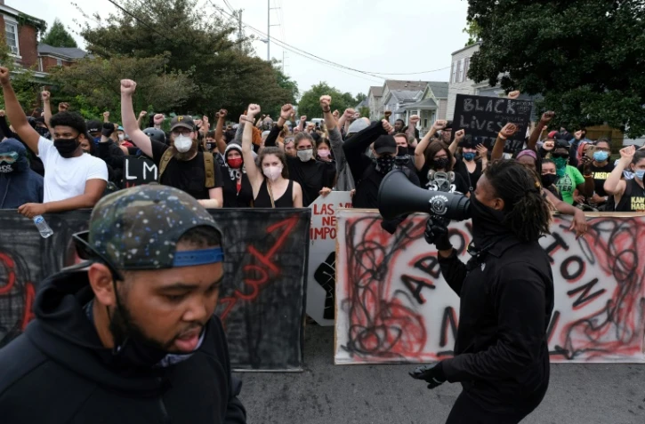 Des manifestants à Louisville, dans le Kentucky, le 23 septembre 2020, après l'annonce de l'inculpation de l'un des trois policiers impliqués dans la mort de Breonna Taylor