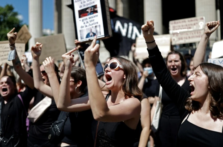 Des féministes manifestent contre la nomination de Gérald Darmanin près du ministère de l'Intérieur à Paris le 7 juillet 2020