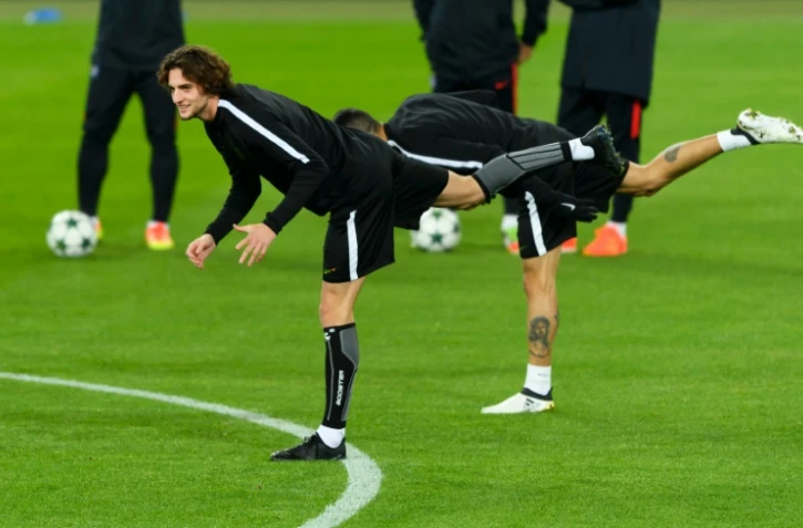 Le milieu du PSG Adrien Rabiot à l'entraînement à Bâle le 31 octobre 2016