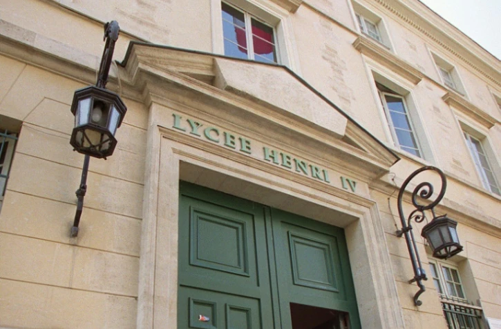 L'entrée du lycée Henri IV, le 4 avril 2002 à Paris