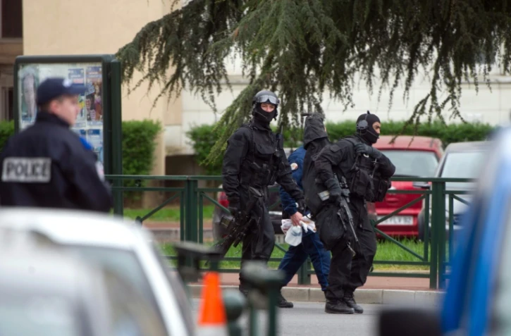Des policiers du RAID en intervention le 2 mai 2012  au Plessis-Robinson