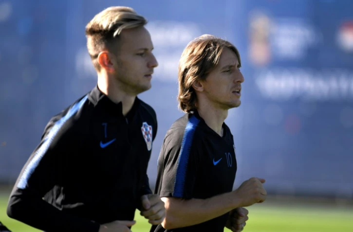 Les milieux de terrain croates Ivan Rakitic (g) et Luka Modric à l'entraînement, le 27 juin 2018 à Saint-Pétersbourg