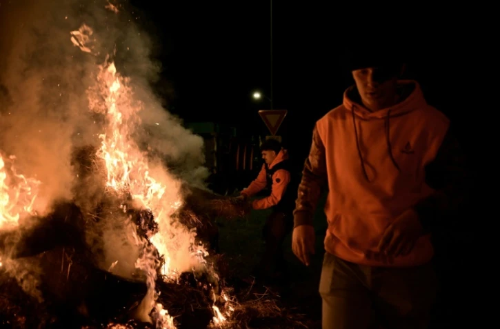 Des agriculteurs membres de la "Coordination Rurale" (CR) pendant le blocage du port de commerce de Bordeaux, le 20 novembre 2024