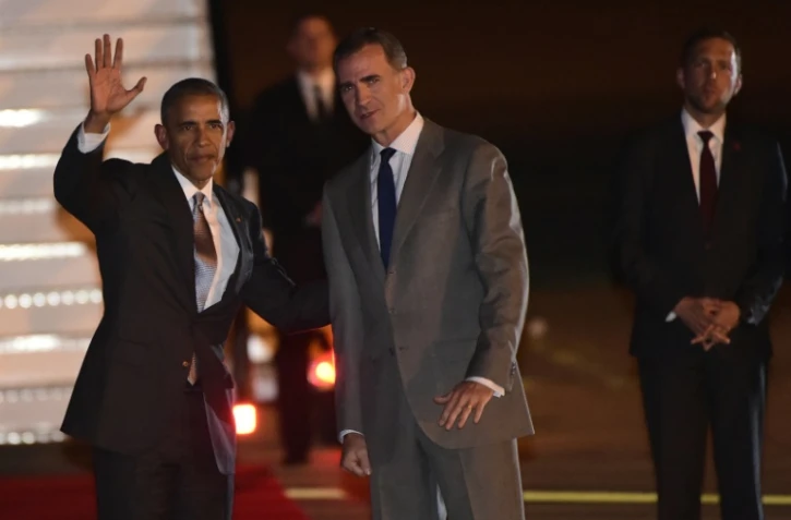 Barack Obama accueilli par le roi Felipe à son arrivée le 9 juillet 2016 sur la base aérienne de Torrejon près de Madrid