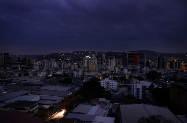 Vue du quartier Chacao à Caracas lors de la grande panne d'électricité, le 7 mars 2019