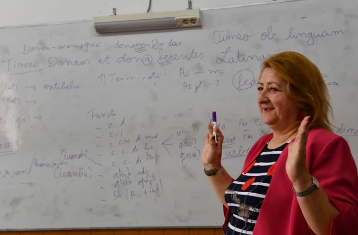 Gheorghita Cucu, une professeure du latin, Ă Pitesti, en Roumanie, le 6 avril 2017