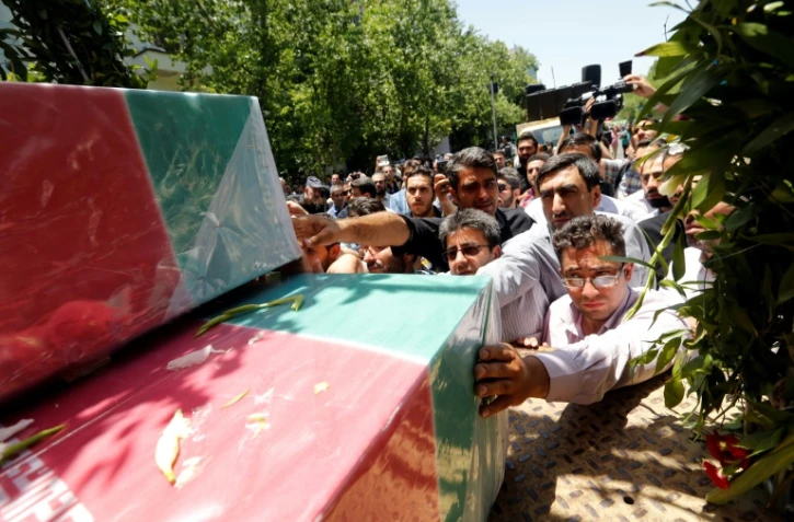 Funérailles des victimes des premiers attentats perpétrés eb Iran par l'EI, à Téhéran, le 9 juin 2017