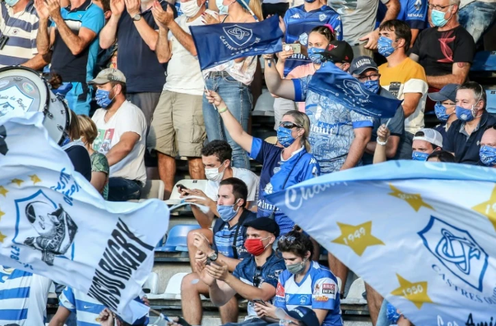 Des supporters de Castres masqués lors du match à domicile contre le Stade français le 13 septembre 2020