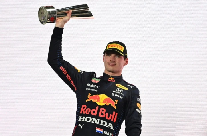 Max Verstappen sur la deuxième place du podium du Grand-prix du Qatar 2021 le 21 Novembre 2021, à Doha. 