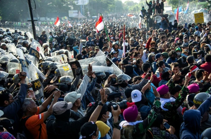 Manifestations devant le parlement local à Surabaya en Indonésie, le 26 septembre 2019