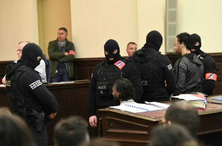Salah Abdeslam (au centre, assis, le visage flouté) lors de sa comparution devant le tribunal de Bruxelles le 5 février 2018.