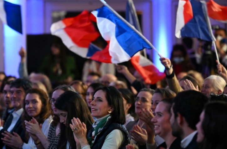 Des sympathisants du candidat Reconquête à la présidentielle française Eric Zemmour à un de ses meetings à Paris, le 8 mars 2022