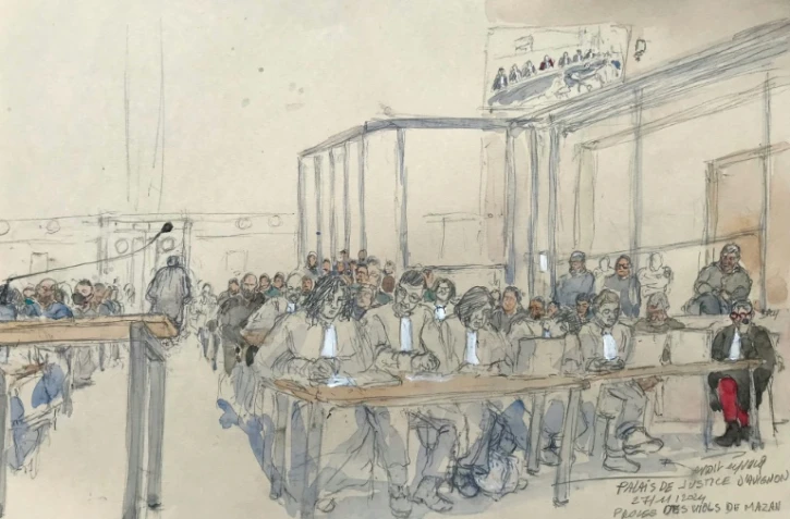 Croquis du palais de justice d'Avignon, le 27 novembre 2024, lors du procès de Dominique Pelicot, accusé d'avoir drogué sa femme Gisèle Pelicot pendant près de dix ans et d'avoir invité des inconnus à la violer à leur domicile de Mazan