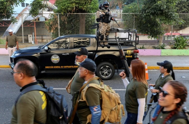 Des militaires et des membres des milices bolivariennes à Caracas, le 7 janvier 2025