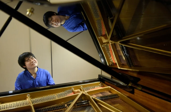 Le pianiste japonais Nobuyuki Tsujii, aveugle de naissance, dans un studio de Tokyo le 28 septembre 2017