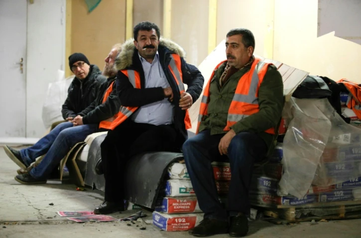 Des ouvriers travaillant à la rénovation du métro  le 25 janvier 2017 à la station Châtelet-Les Halles à Paris