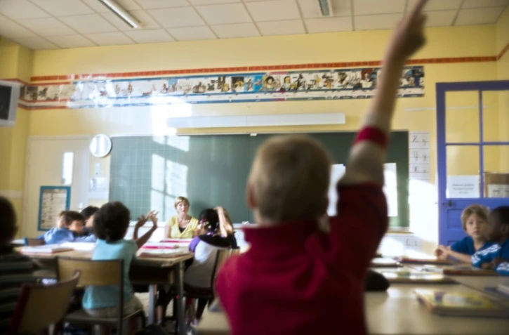 Depuis une trentaine d'années, les collèges et lycées privés scolarisent un peu moins de 20% des élèves et le public 80%, un ratio "20/80" devenu un équilibre tacite