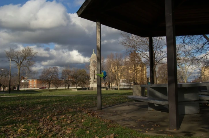 Le parc Cudell Commons à Cleveland, en Ohio, le 24 novembre 2014, deux jours après que le jeune Tamir Rice y fut abattu par la police