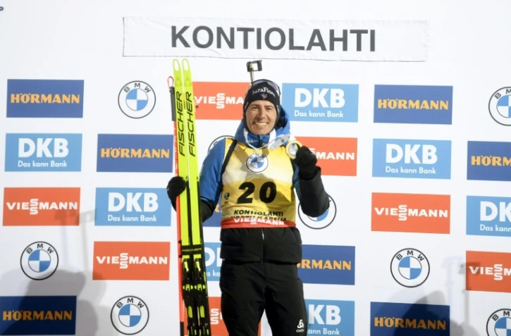 La joie du biathlÚte français Quentin Fillon Maillet, vainqueur du sprint à Kontiolahti (Finlande), le 5 mars 2022