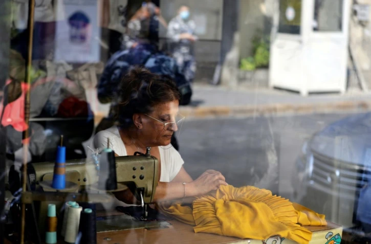 Claudette, une Libanaise de 60 ans, dans son atelier de couture à Beyrouth, le 3 septembre 2020