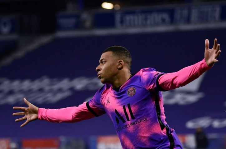 L'attaquant du Paris-SG, Kylian Mbappé, fête son second but lors du match de Ligue 1 contre Lyon, à Décines-Charpieu, le 21 mars 2021
