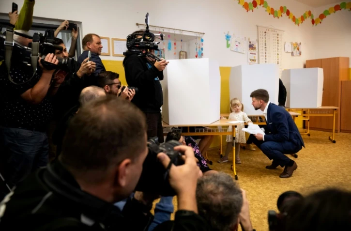 Michal Simecka, candidat du parti La Slovaquie progressiste, vote pour les élections législatives, à Bratislava, le 30 septembre 2023