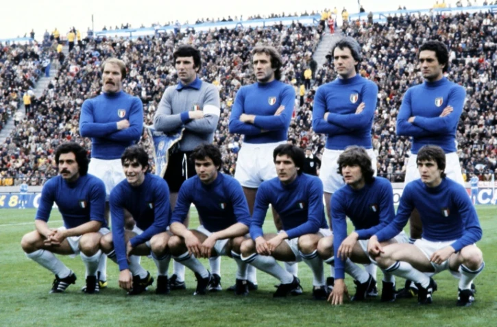 L'équipe d'Italie pose pour une photo le 2 juin 1978 à Mar del Plata (Argentine). Paolo Rossi est le quatrième en partant de la gauche, au premier rang